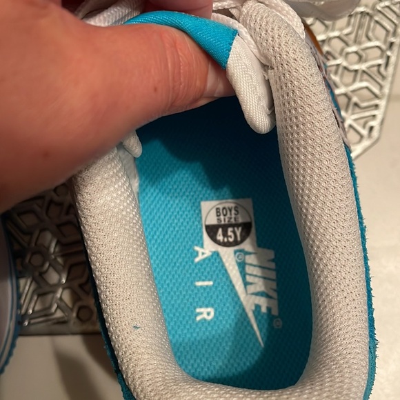 Space Jam Air Force 1 - Picture 4 of 6